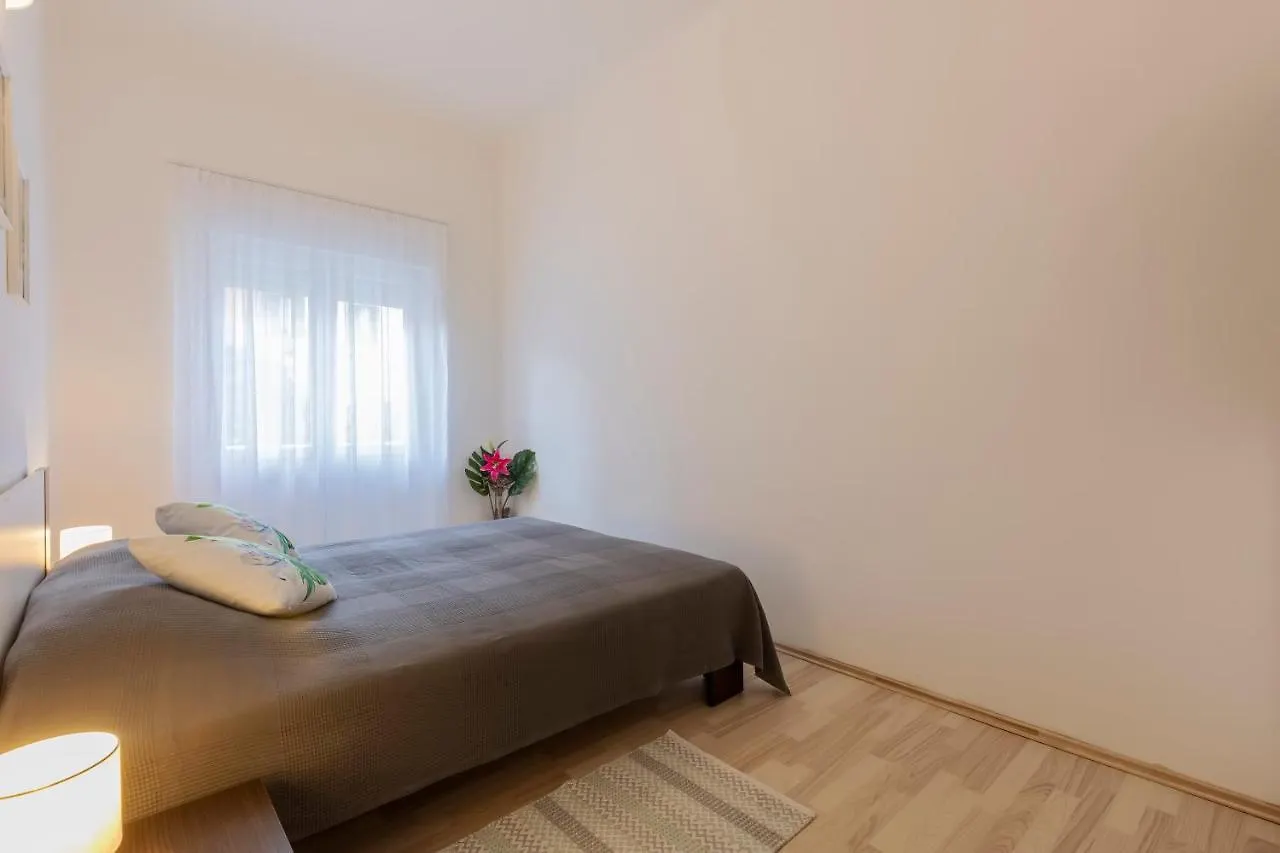 Apartment Porta Di Pola 0*, Pula Croatia